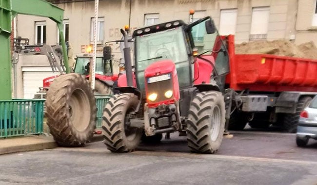 Ciągnik z nadmiernym obciążeniem
